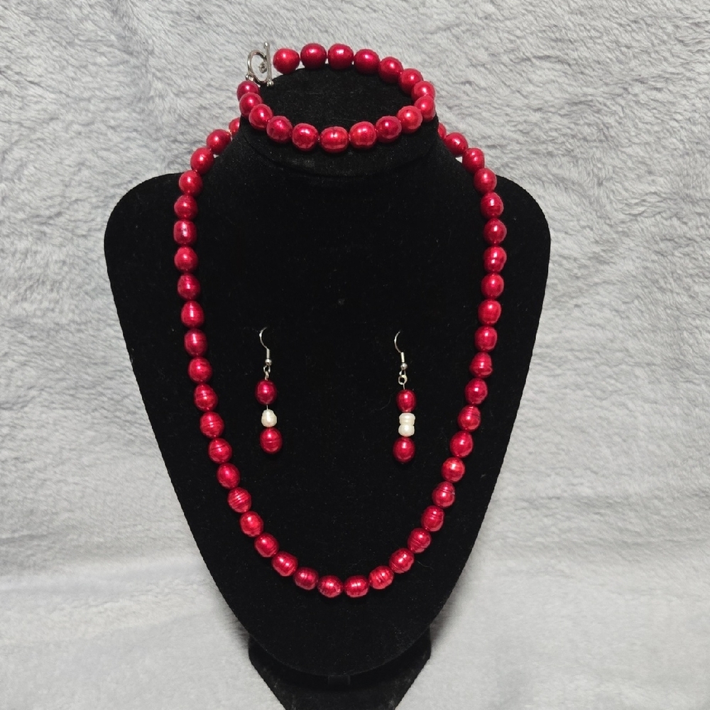Elegant Red Beaded Jewelry Set